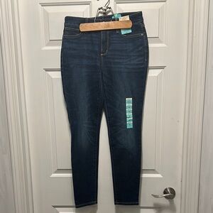 Mid rise skinny size 8
